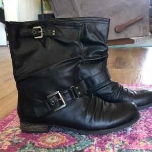 Carlos Santana | Black boots